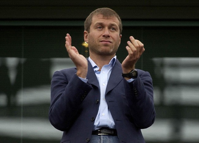 Abramovich khoe bộ sưu tập siêu xe toàn hàng khủng - Ảnh 1.