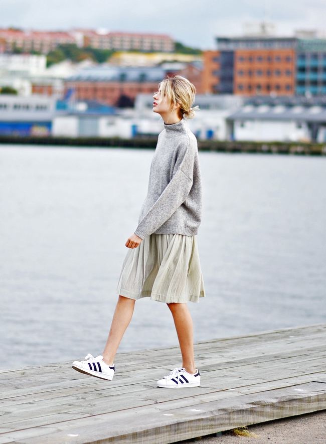 Áo len rậm rịch xuất hiện trong street style đẹp mê li của giới trẻ thế giới - Ảnh 11.
