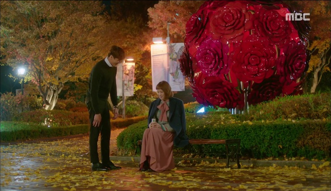&ldquo;Ti&ecirc;n Nữ Cử Tạ&rdquo;: Ngỡ được Lee Sung Kyung h&ocirc;n, Nam Joo Hyuk đưa mặt hưởng thụ v&agrave; nhận c&aacute;i kết bất ngờ - Ảnh 2.