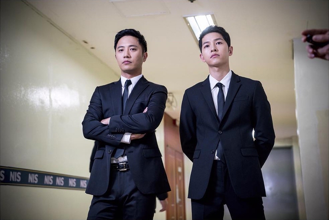 Chỉ c&ograve;n 2 tập &ldquo;Hậu Duệ Mặt Trời&rdquo; nữa, số phận Song Joong Ki sẽ đi về đ&acirc;u? - Ảnh 3.
