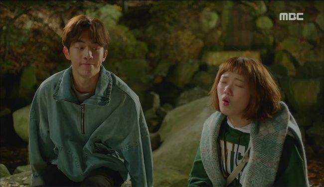 &ldquo;Ti&ecirc;n Nữ Cử Tạ&rdquo;: Ngỡ được Lee Sung Kyung h&ocirc;n, Nam Joo Hyuk đưa mặt hưởng thụ v&agrave; nhận c&aacute;i kết bất ngờ - Ảnh 4.