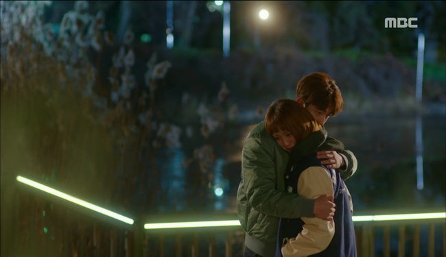 Tiên Nữ Cử Tạ: Sau tất cả, Lee Sung Kyung bật khóc nức nở trên vai Nam Joo Hyuk - Ảnh 1.