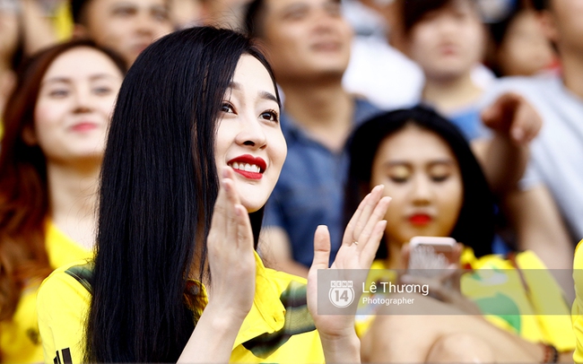 D&agrave;n hot girl SLNA đốt ch&aacute;y kh&aacute;n đ&agrave;i s&acirc;n Thống Nhất - Ảnh 7.