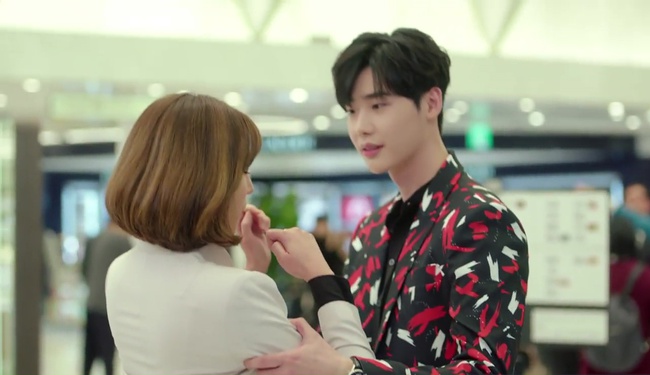 “7 First Kisses”: Vừa bị tạt rong biển vào mặt, nữ chính đã được gặp ngay Lee Jong Suk - Ảnh 4.