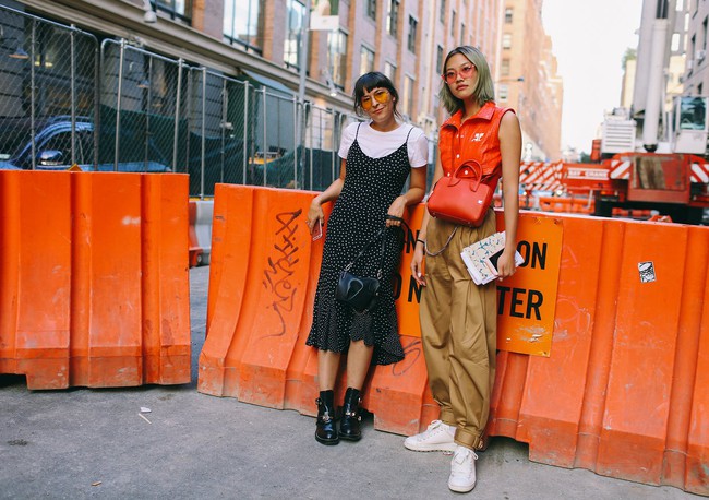 Phong c&aacute;ch ph&oacute;ng kho&aacute;ng, thực tế ăn s&acirc;u v&agrave;o m&aacute;u giới mộ điệu thời trang tại NYFW - Ảnh 2.