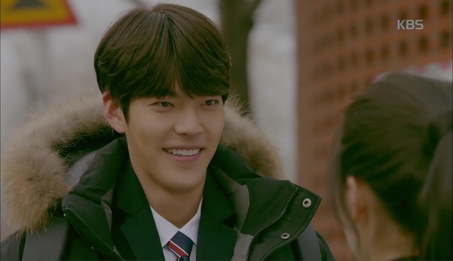 “Uncontrollably Fond”: Kim Woo Bin tặng gấu cho Suzy khiến nữ sinh khác đứng hình - Ảnh 6.