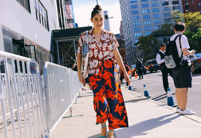 Phong c&aacute;ch ph&oacute;ng kho&aacute;ng, thực tế ăn s&acirc;u v&agrave;o m&aacute;u giới mộ điệu thời trang tại NYFW - Ảnh 23.