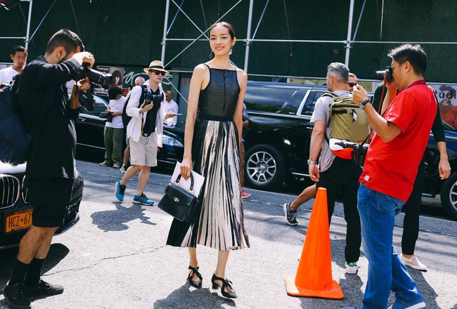Phong c&aacute;ch ph&oacute;ng kho&aacute;ng, thực tế ăn s&acirc;u v&agrave;o m&aacute;u giới mộ điệu thời trang tại NYFW - Ảnh 28.