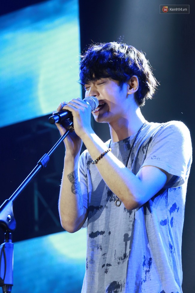 Jung Joon Young xuất hiện giản dị trên sân khấu Hà Nội - Ảnh 1.