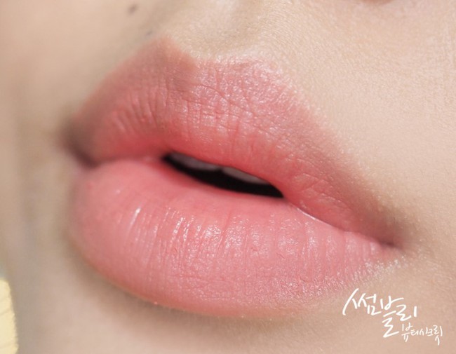 2 thỏi son mới của Chanel v&agrave; MAC c&oacute; g&igrave; hay m&agrave; c&aacute;c c&ocirc; n&agrave;ng lại ph&aacute;t sốt đến như vậy? - Ảnh 6.