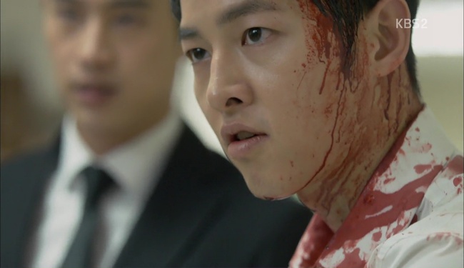 Kh&aacute;n giả h&aacute; hốc mồm v&igrave; khả năng &ldquo;bất tử&rdquo; của Song Joong Ki trong &ldquo;Hậu Duệ Mặt Trời&rdquo; - Ảnh 6.