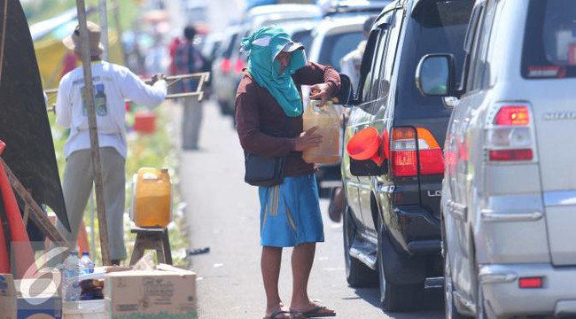 Đây chính là cảnh tượng kinh hoàng khiến 18 người chết vì kẹt xe ở Indonesia - Ảnh 9.