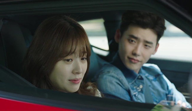 “W – Two Worlds”: Han Hyo Joo phanh áo tắm trước mặt Lee Jong Suk - Ảnh 9.