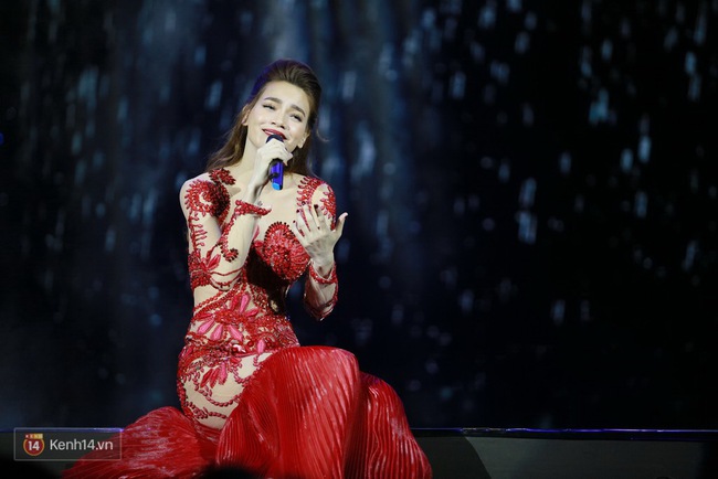 Hồ Ngọc Hà lúng túng không khác fan girl khi hát cùng danh ca Tuấn Ngọc - Ảnh 4.