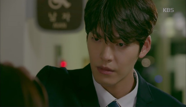 “Uncontrollably Fond”: Kim Woo Bin tặng gấu cho Suzy khiến nữ sinh khác đứng hình - Ảnh 11.