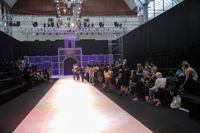 Fung La tự tin khoe mặt mộc, cùng Thanh Hằng và dàn mẫu Việt tổng duyệt cho đêm khai mạc Fashion Week - Ảnh 8.