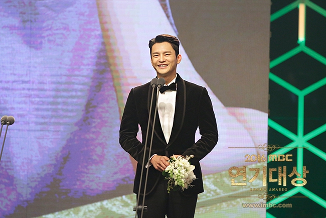 Chả phải Lee Jong Suk, đây mới là nhân vật gây bất ngờ nhất tại MBC Drama Awards! - Ảnh 11.