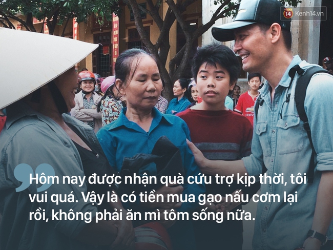 Người dân rốn lũ nói về Phan Anh: Cái chú MC trẻ trẻ phát quà xong còn động viên thôi bà ráng lên nữa - Ảnh 3.