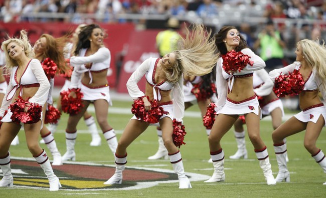10 đội cheerleader n&oacute;ng bỏng v&agrave; quyến rũ nhất h&agrave;nh tinh - Ảnh 1.