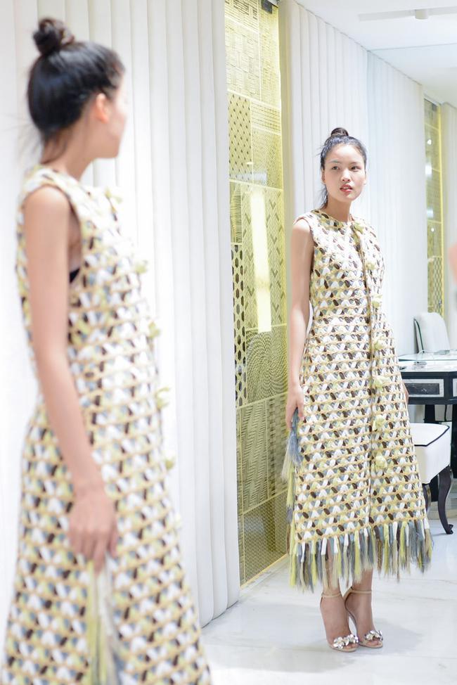D&agrave;n mẫu Việt n&ocirc; nức đến thử đồ cho show C&ocirc;ng Tr&iacute; tại VIFW Xu&acirc;n/H&egrave; 2016 - Ảnh 1.