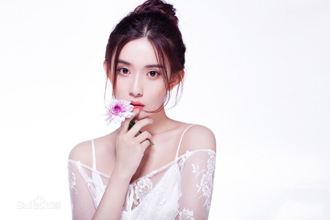 Đây chính là danh tính cô a hoàn xinh đẹp còn hơn cả tiểu thư Yoona (SNSD) - Ảnh 3.