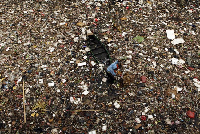Loạt ảnh chấn động cho thấy đại dương đang trở thành hố rác khổng lồ của nhân loại - Ảnh 1.