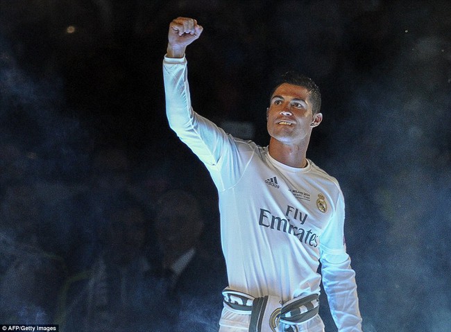 Ronaldo b&ugrave;ng nổ trước 80.000 CĐV Real Madrid tr&ecirc;n s&acirc;n Bernabeu - Ảnh 1.