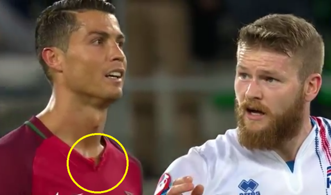 Ronaldo bị tố mắc bệnh ngôi sao, không thèm đổi áo với đội trưởng Iceland - Ảnh 6.