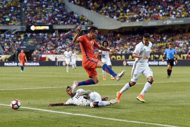 James Rodriguez bất lực nhìn Chile vào chung kết Copa America 2016 - Ảnh 2.