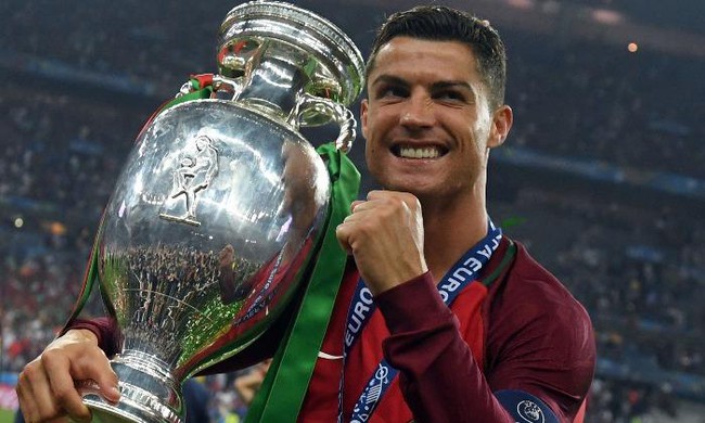 7 l&yacute; do Ronaldo xuất sắc hơn đại k&igrave;nh địch Messi - Ảnh 1.