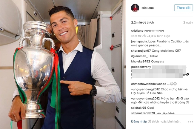 Ronaldo bị báo thân Barca bóc mẽ làm màu với chiếc Cúp vô địch Euro 2016 - Ảnh 1.
