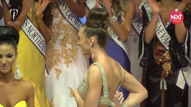 Hoa hậu Trái đất Mỹ bị bung váy, đội không vừa vương miện khi đăng quang - Ảnh 2.