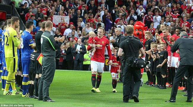 MU h&ograve;a nhạt nh&ograve;a trước Everton trong trận đấu t&ocirc;n vinh Wayne Rooney - Ảnh 1.