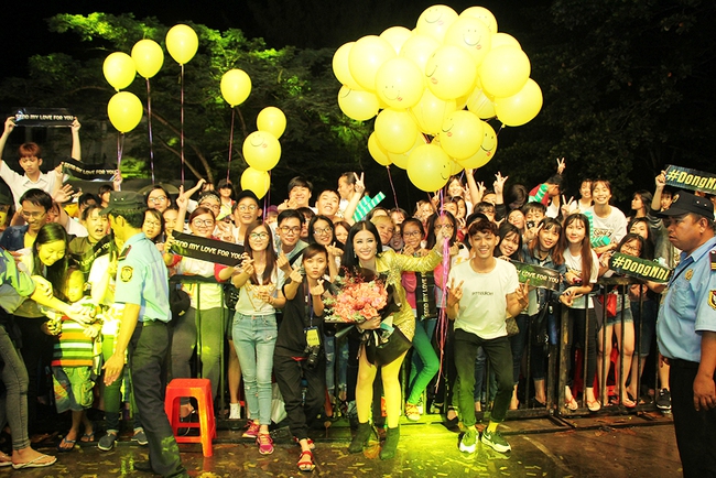 Đông Nhi sung hết cỡ cùng hàng nghìn fan trong đêm mở màn tour liveshow xuyên Việt - Ảnh 6.