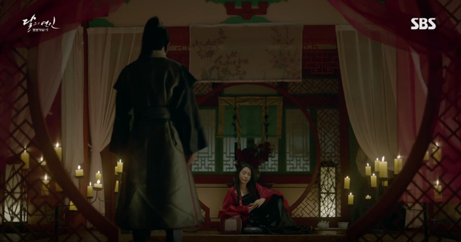 Moon Lovers: Anh Tư Lee Jun Ki xấu số, uống phải tr&agrave; hạ độc từ ch&iacute;nh mẹ m&igrave;nh - Ảnh 20.