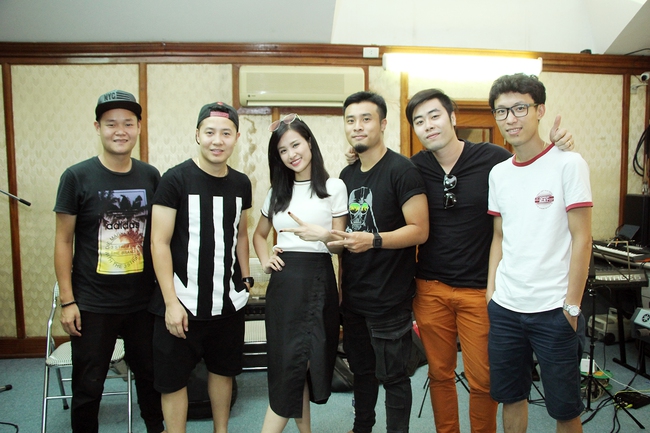 Đ&ocirc;ng Nhi di chuyển giữa Tp.HCM - H&agrave; Nội mỗi ng&agrave;y để tập luyện cho liveshow - Ảnh 1.