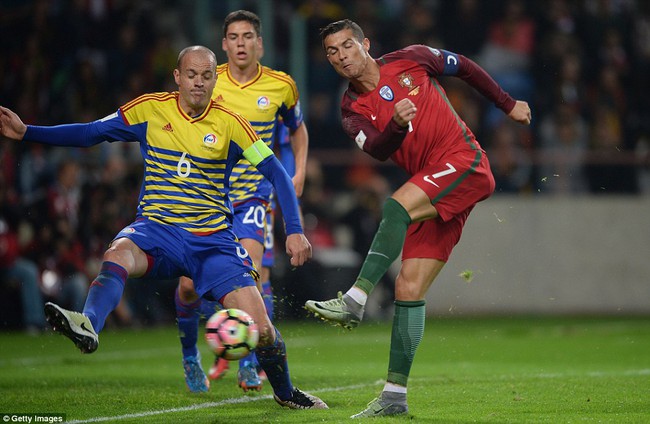 Ronaldo ghi 4 bàn trong chiến thắng 6 sao của Bồ Đào Nha - Ảnh 3.