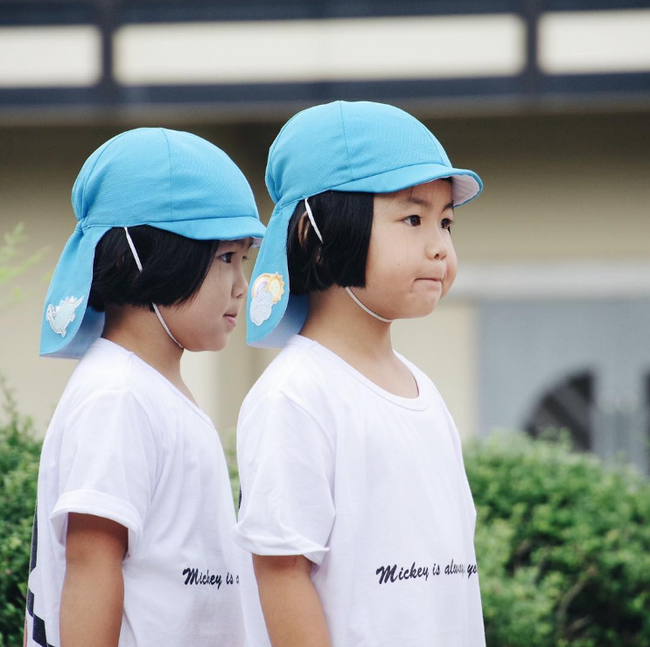 Cặp song sinh đầu b&aacute;t &uacute;p từng khiến cộng đồng mạng chao đảo ng&agrave;y n&agrave;o giờ đ&atilde; lớn nhưng vẫn cực cute - Ảnh 3.