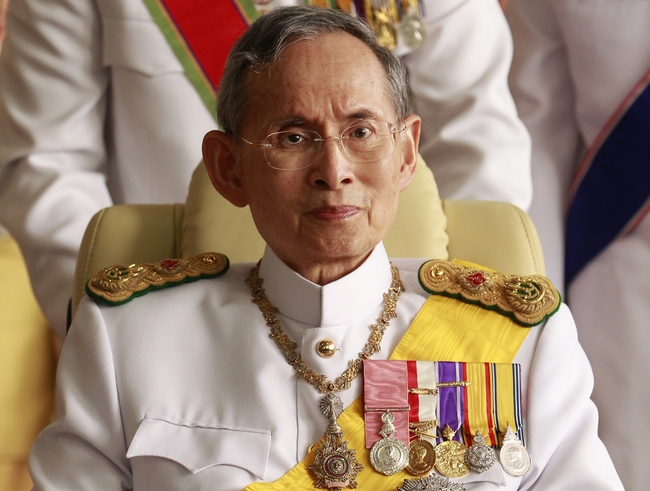 Quốc vương Bhumibol: Vị Vua được yêu mến nhất trong lịch sử Thái Lan - Ảnh 4.