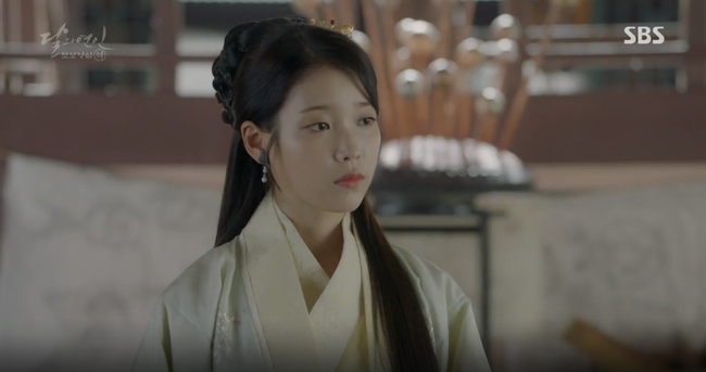 “Moon Lovers”: Lee Jun Ki vừa được IU phong vua đã lập hậu - Ảnh 6.