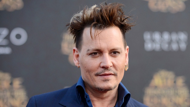 Bỏ nghề cướp biển, Johnny Depp chuyển sang làm… phù thủy - Ảnh 1.