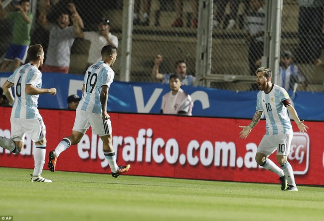 Messi lập siêu phẩm sút phạt, Argentina dứt mạch toàn hòa và thua - Ảnh 3.