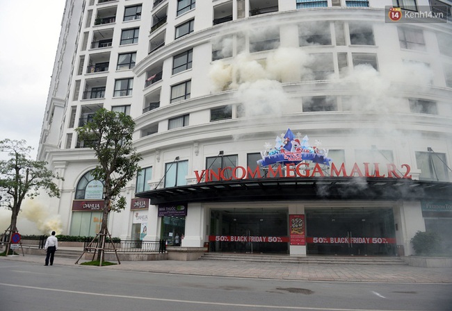 Hà Nội: Hàng trăm người tham gia diễn tập chữa cháy ở khu đô thị Royal City - Ảnh 1.