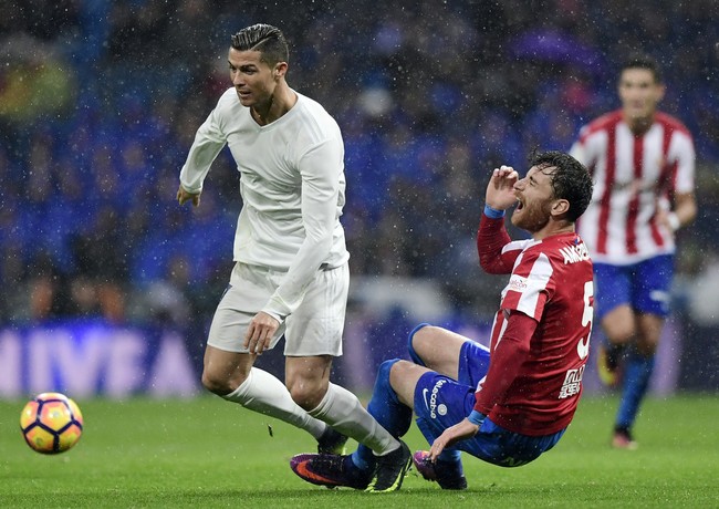 Ronaldo lập cú đúp, Real Madrid cho Barca hít khói - Ảnh 3.