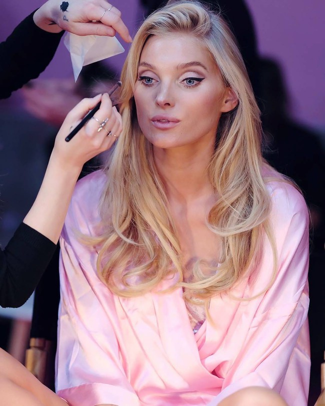 Victorias Secret Fashion Show 2016: D&agrave;n mẫu n&oacute;ng bỏng tất bật makeup, l&agrave;m t&oacute;c trước giờ G - Ảnh 16.