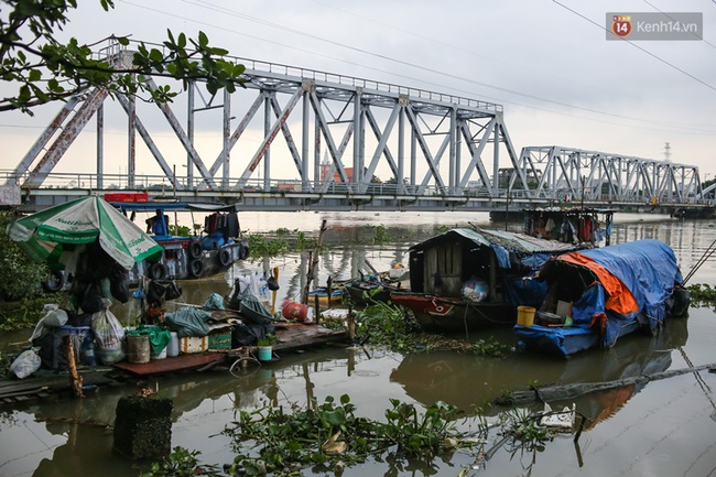 Xóm chài 40 năm yên bình trên sông Sài Gòn, giữa phố xá nhộn nhịp - Ảnh 1.