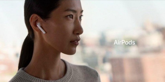 Sợ tốn tiền mua lại tai nghe AirPods, thanh niên này đã nghĩ ra cách chống mất không thể bựa hơn - Ảnh 1.