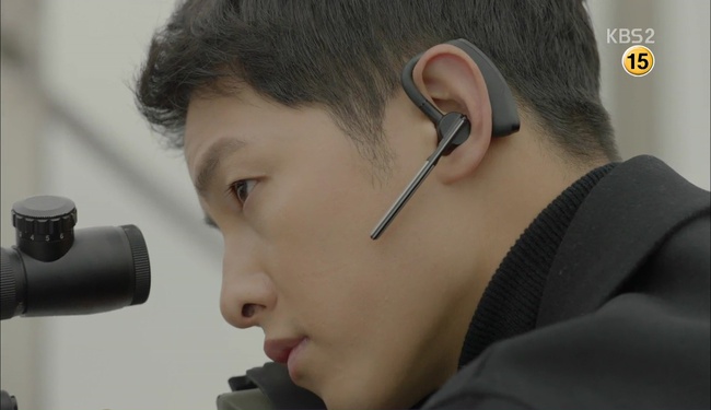 Kh&aacute;n giả h&aacute; hốc mồm v&igrave; khả năng &ldquo;bất tử&rdquo; của Song Joong Ki trong &ldquo;Hậu Duệ Mặt Trời&rdquo; - Ảnh 9.