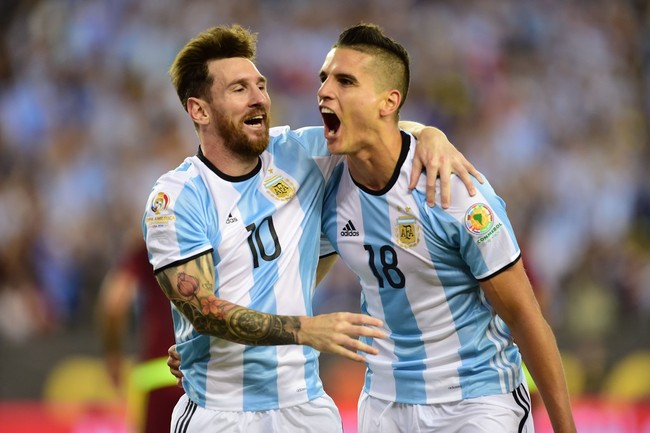 Messi kiến tạo và ghi bàn giúp Argentina vào bán kết Copa America 2016 - Ảnh 12.