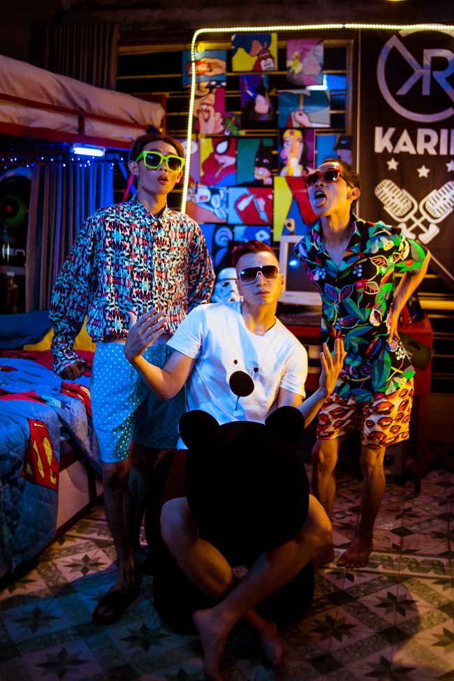 Rapper Karik siêu hài hước trong MV về đời sinh viên - Ảnh 4.
